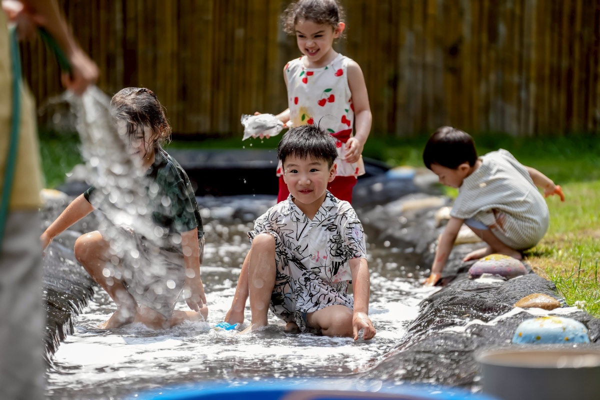 daisy-waterplay